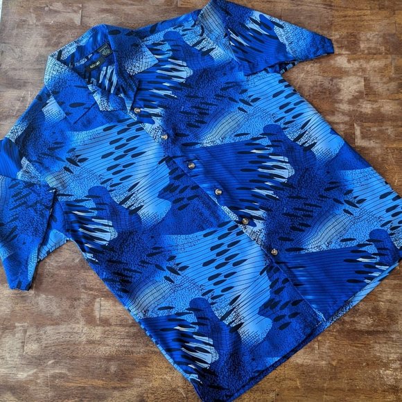 GOCHU Other - GOCHU Button Down Short Sleeves Shirt Top Medium Blue White Hawaiian Vintage